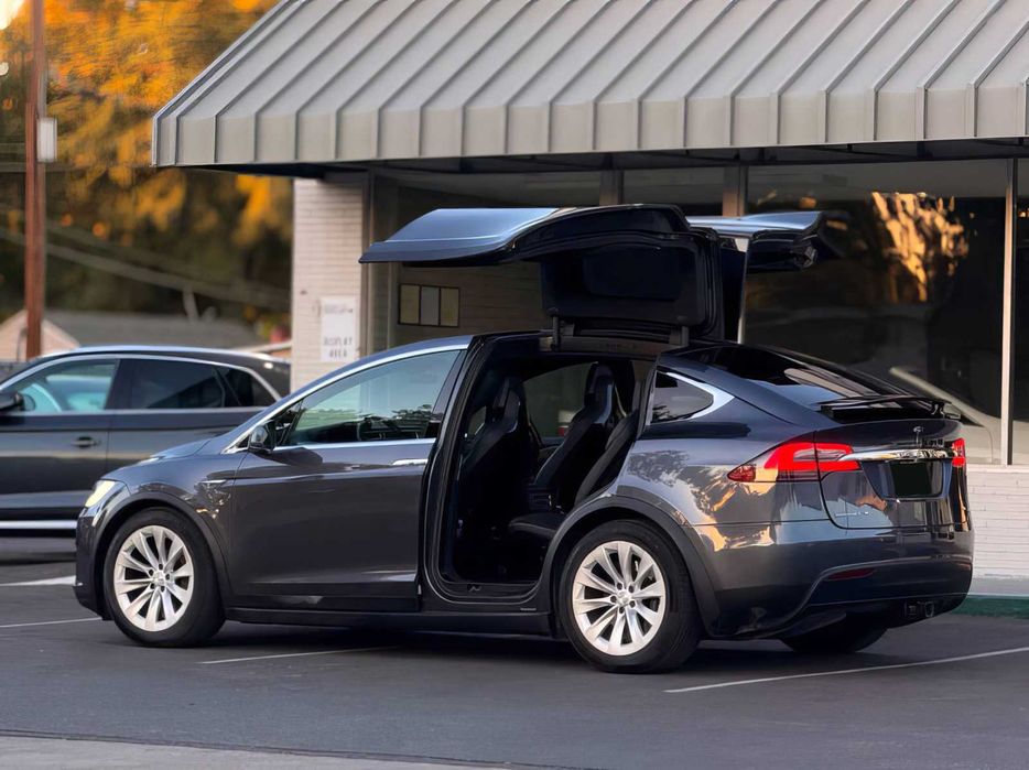 Tesla Model X      2016