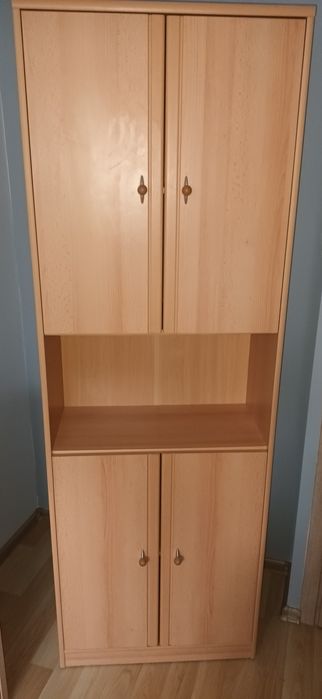 Szafa Wolnostojąca z 4 drzwiami i 1 półka bez zabudowy