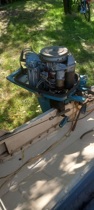 Лодка "Прогрес 4" з мотором Віхрь 30 та пристроями для транспортування