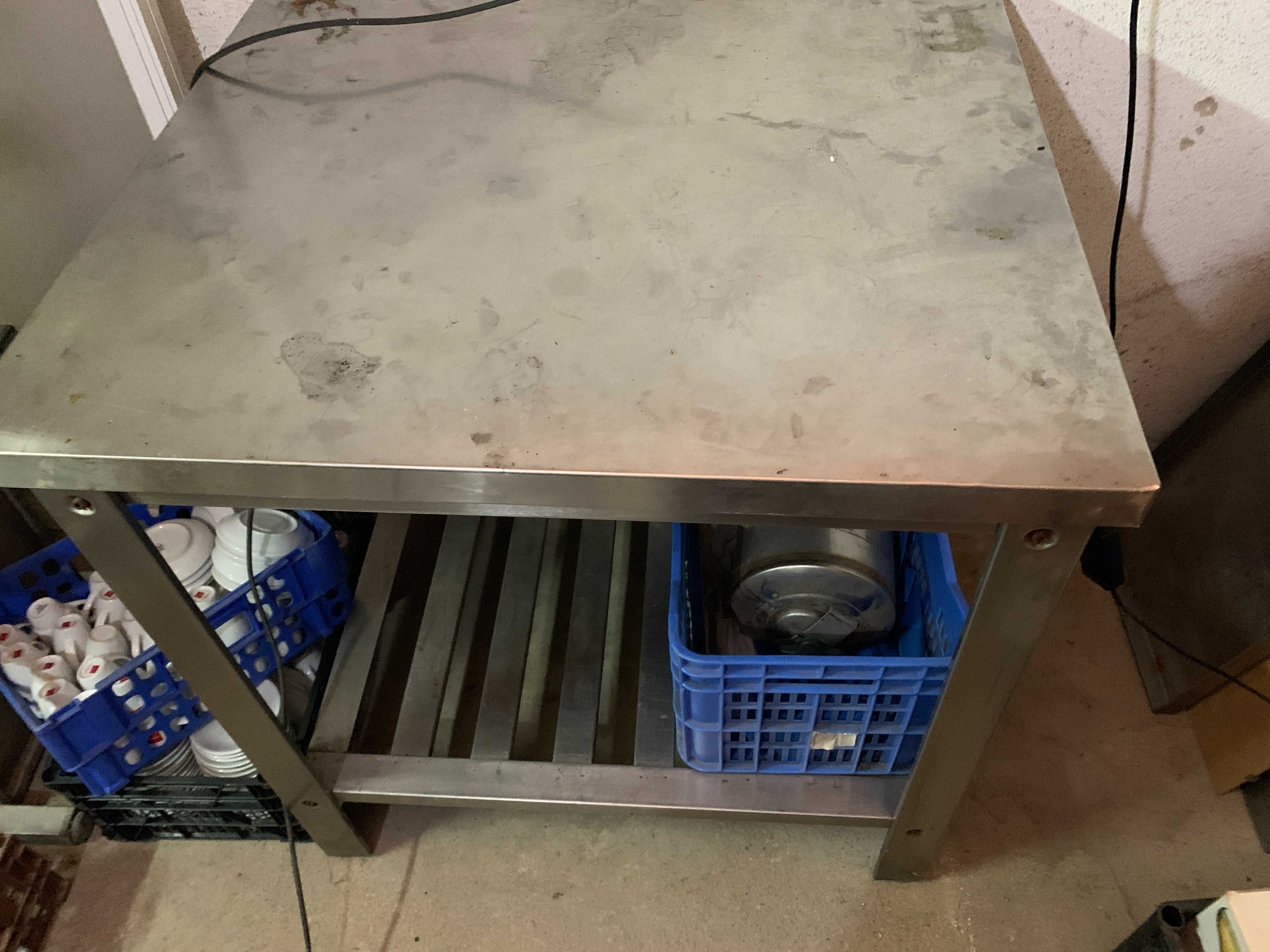 Mesa em Inox em bom estado