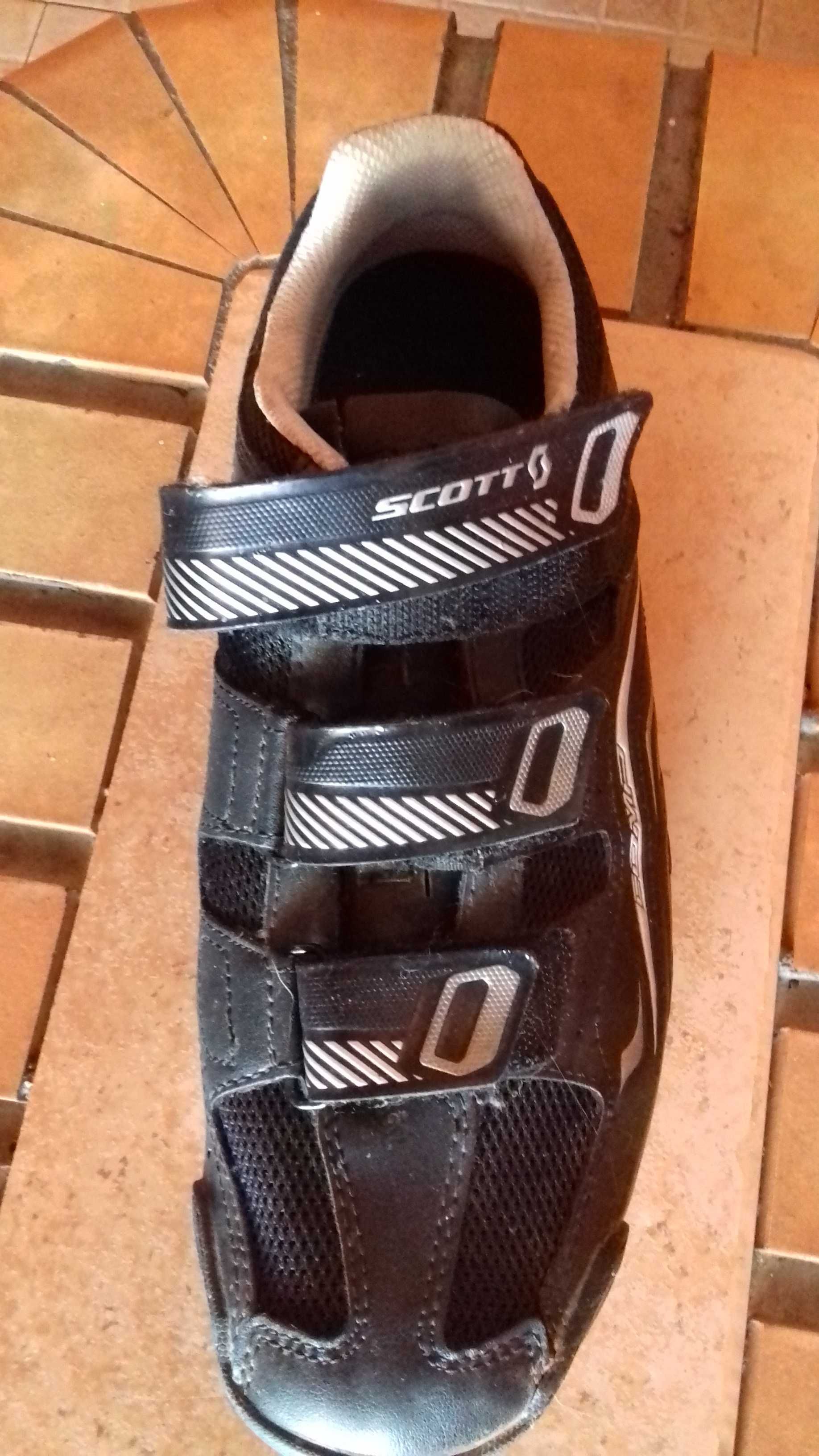 Vendo sapatos encaixe SCOTT