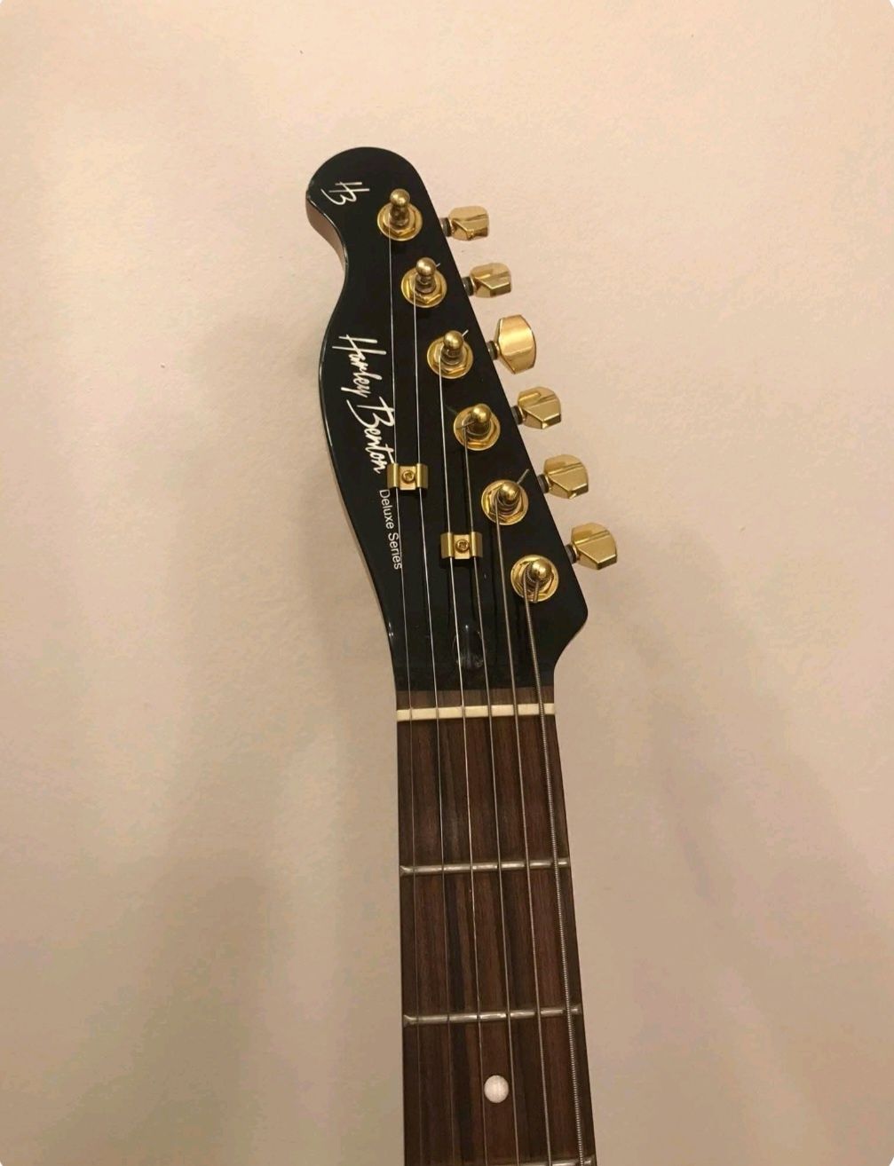 Gitara dla leworęcznych.