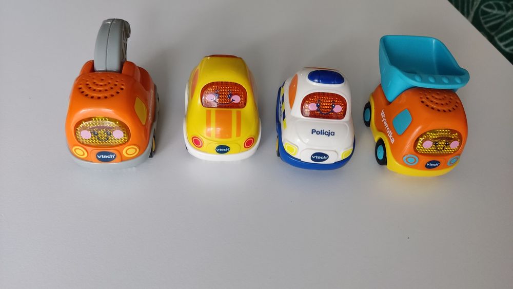 Vtech, Tut Tut Autka, Garaż. Posterunek Policji. Autka 4 sztuk.