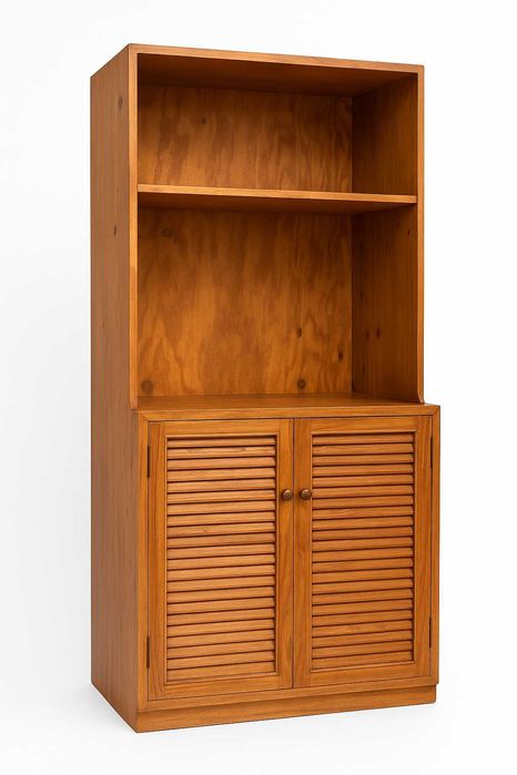 Móvel Rústico em Madeira Maciça com Prateleira e Portas Ripadas