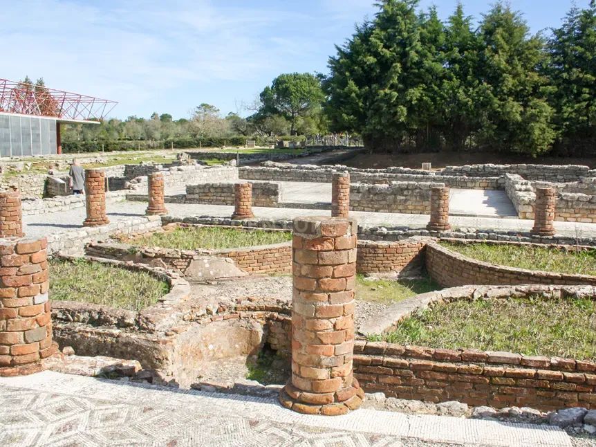 Terreno com armazém industrial