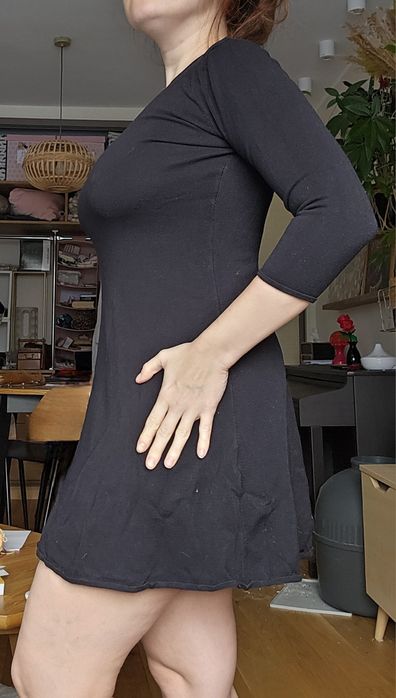 Czarna sukienka mini HM basic trapezowa z wiskozy