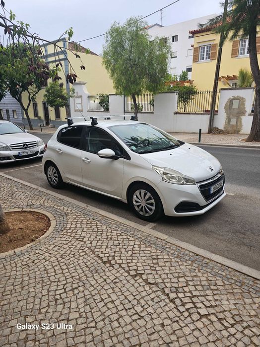 Peugeot 208 . 1600 com 95cv.2lug.