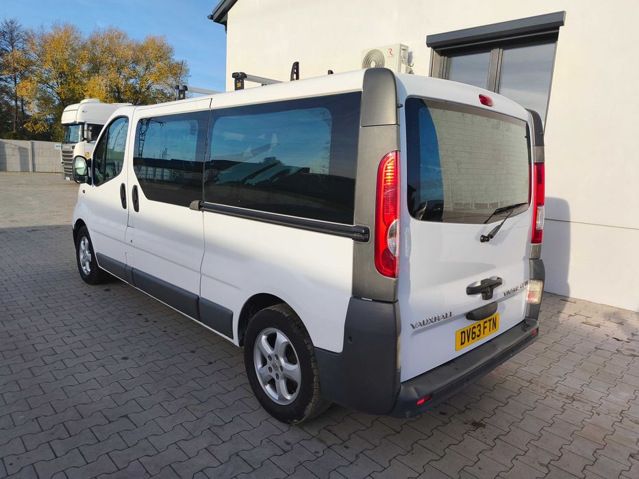 Opel Vivaro 9 osobowy Ładny Automat Uszkodzony Anglik Sławsk