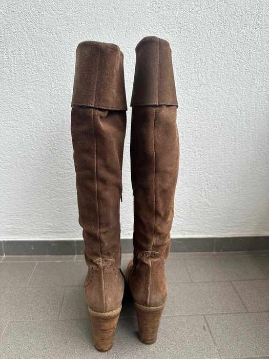 Botas camurça castanhas c/ salto (38)