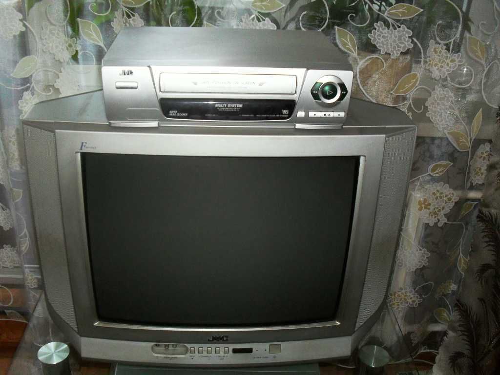 Продам портативный DVD проигрыватель Bravis AK-902B