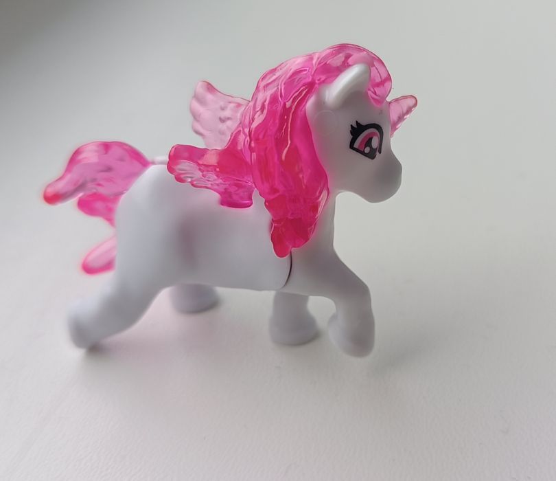 Кіндер единороги фігурки