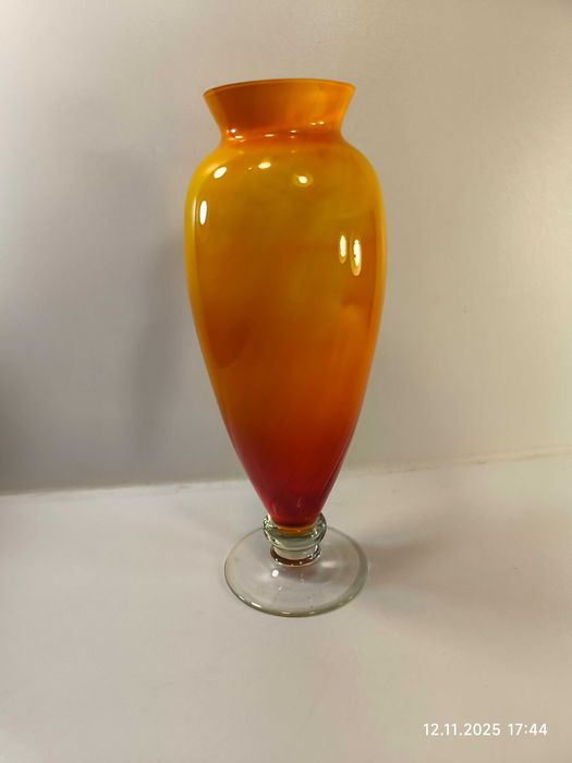 Wazon szklany ognisty huta Staszic Ząbkowice proj L Fiedorowicz