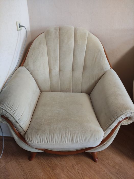 Диван і крісла у вітальню