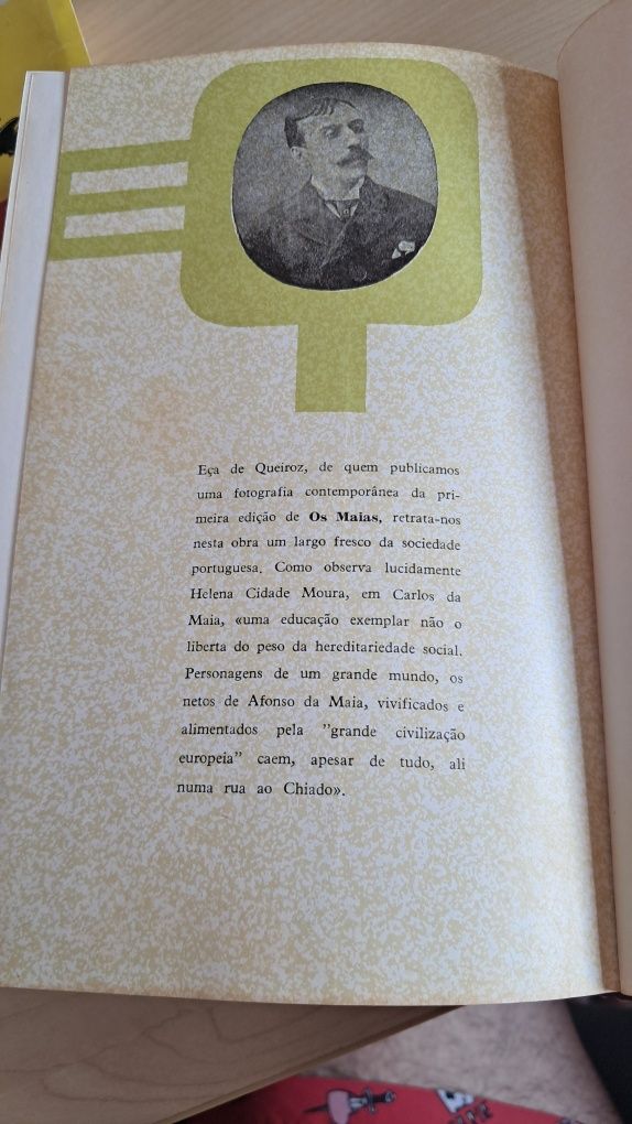 Livro antigo " Os Maias"