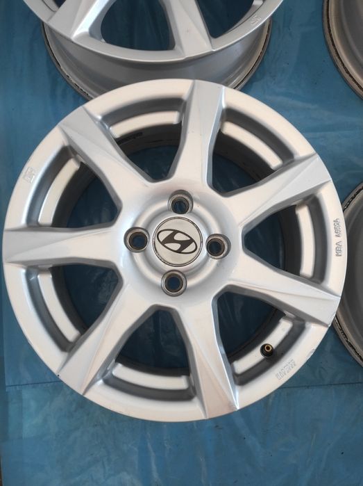 387 Felgi aluminiowe HYUNDAI R 15 4x100 Bardzo Ładne Czujniki