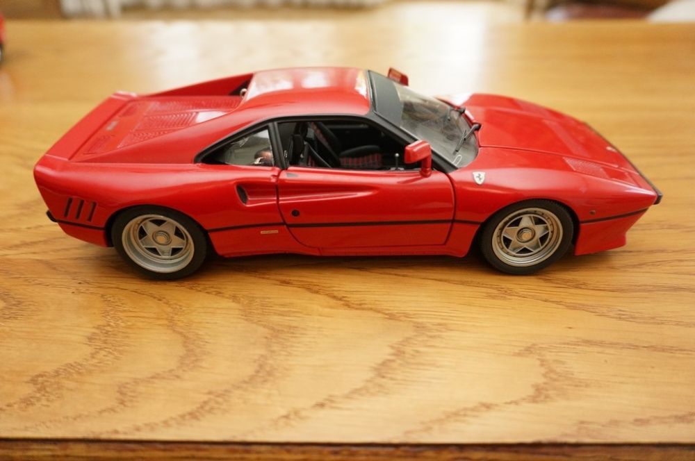 Ferrari 288 GTO Hot Wheels Elite 1:18