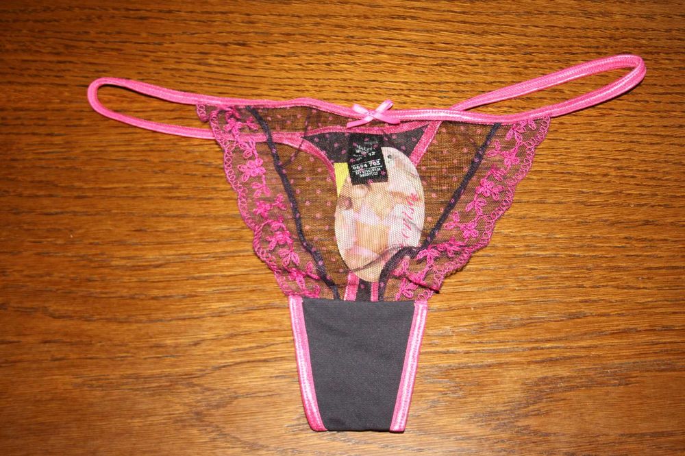 Stringi  z różowym haftem rozm.40