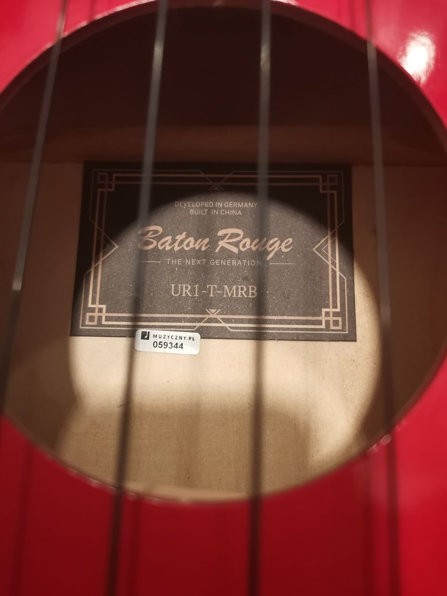 Ukulele Baton Rouge UR1-T-MRB gitara