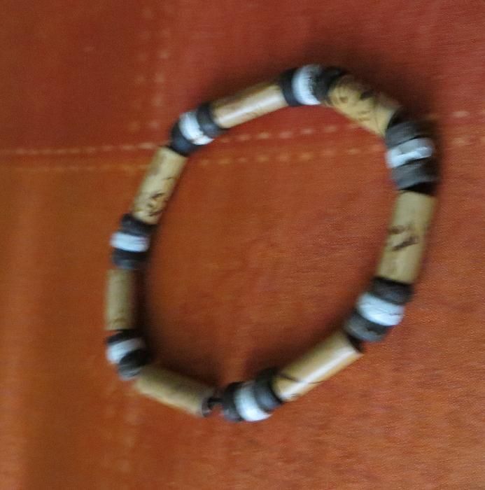 Pulseira com contas em Madeira, ajustável