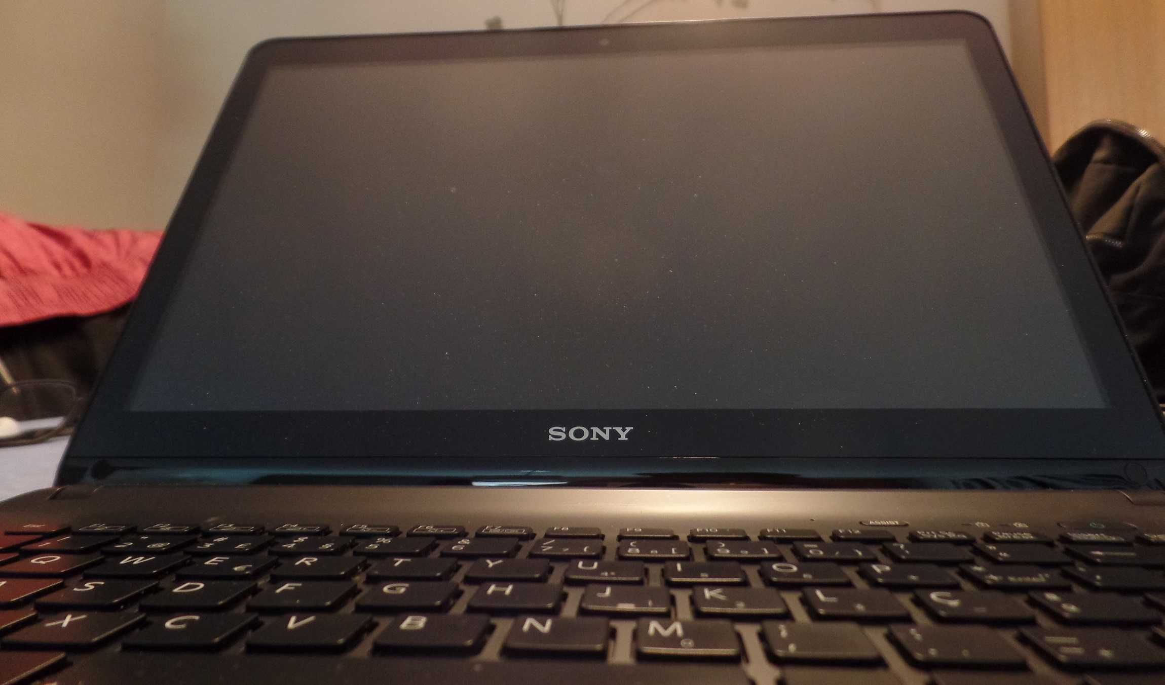 Portátil Sony Svf1421z2EB com avaria