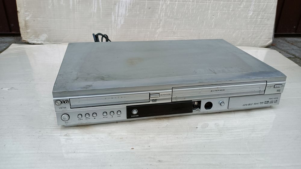 LG V8706 DVD VHS Odtwarzacz Combo Nagrywarka Przegrywała Kombajn