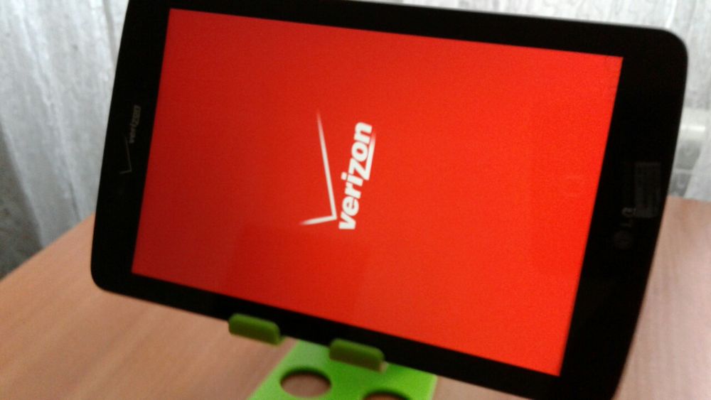 Планшет  LG G Pad 7.0 v 410