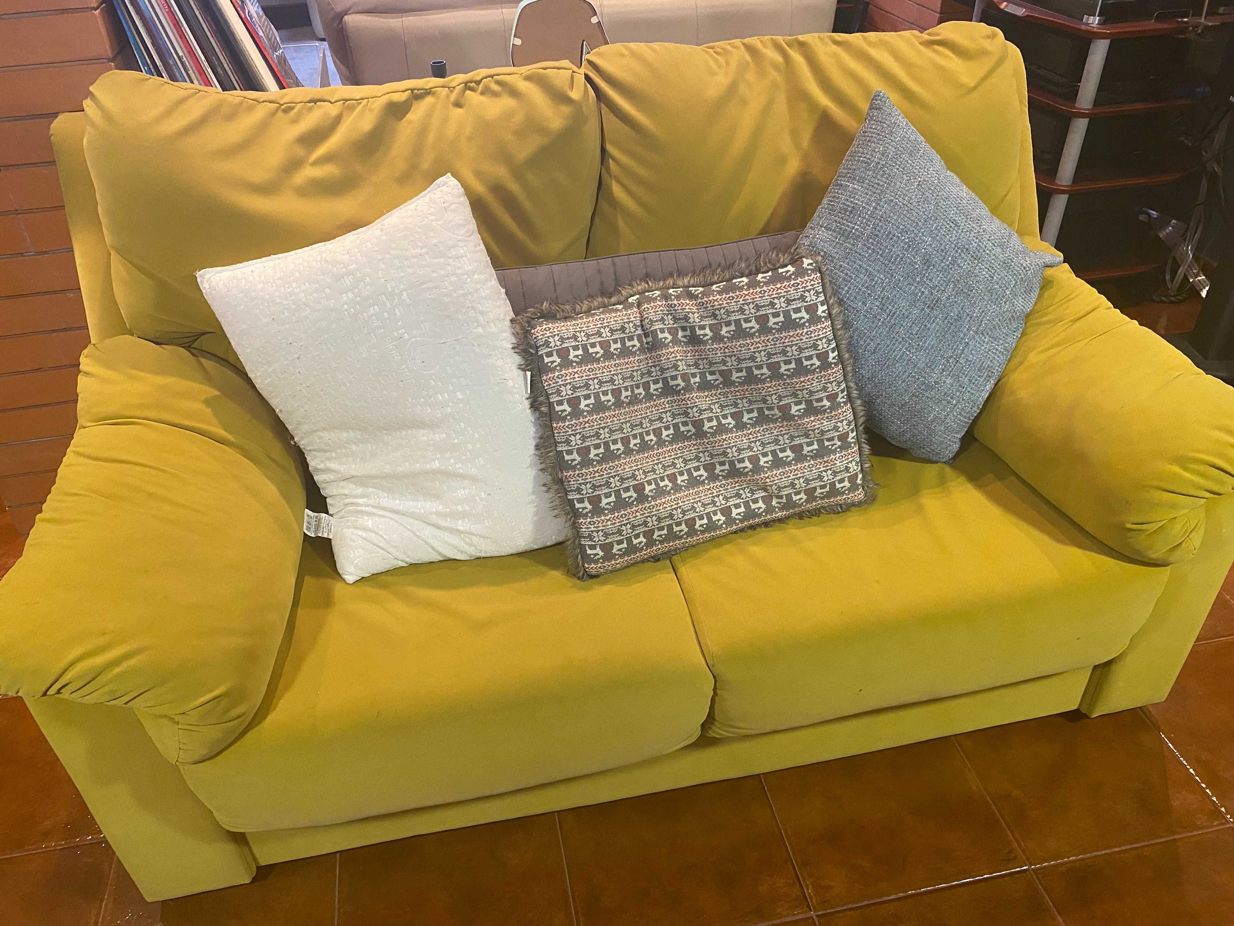 Sofa tecido aveludado