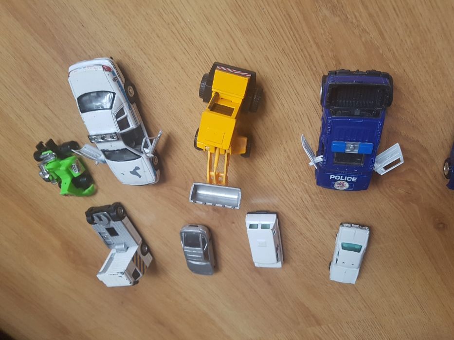 Pojazdy samochody metalowe zestaw