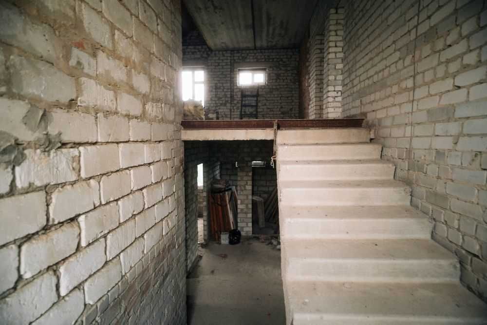 Продається будинок без внутрішніх робіт в районі Дендропарку.