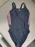 Strój kąpielowy Adidas.