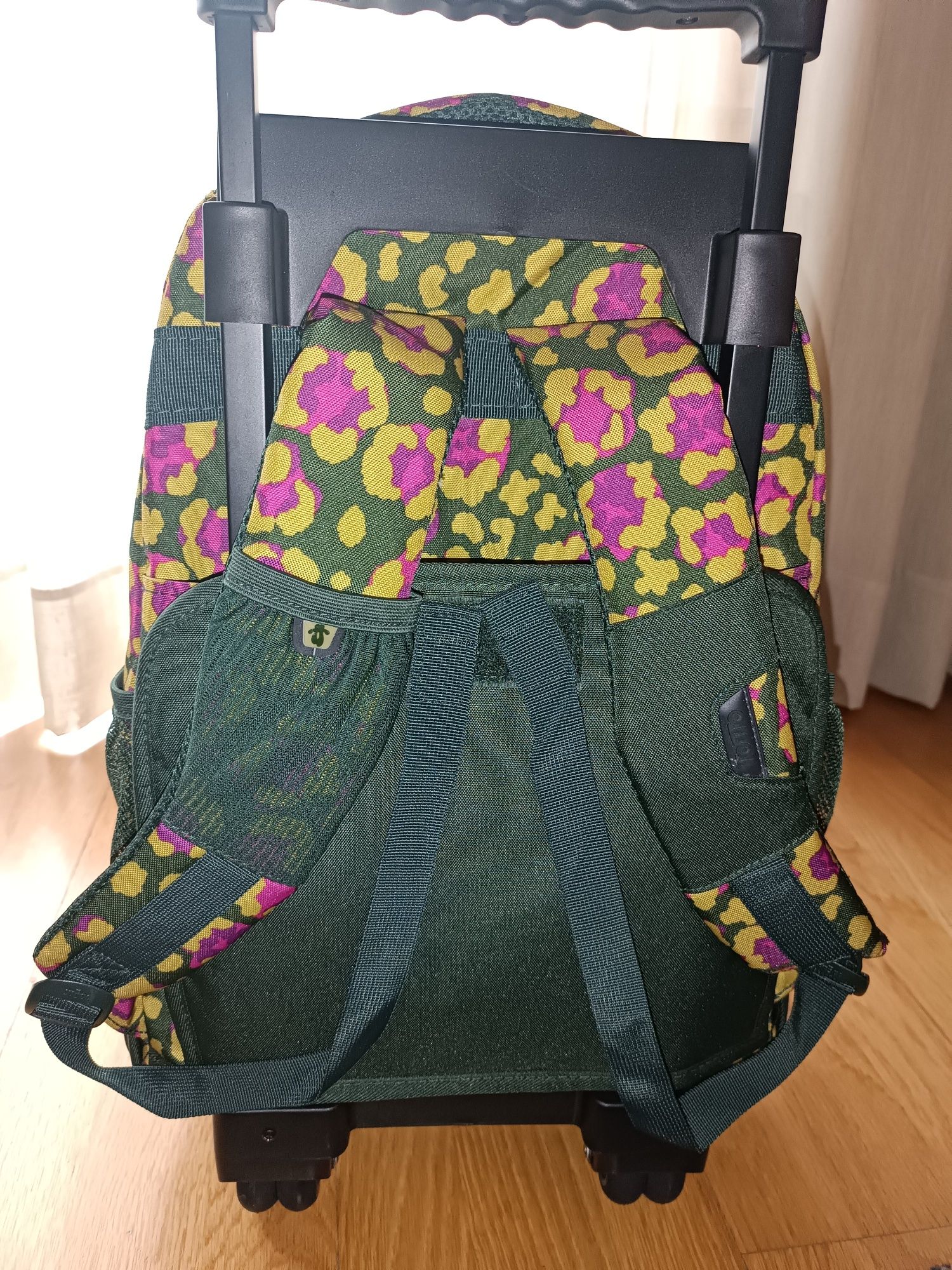 Mochila escolar Trolley NOVO da Totto com etiqueta