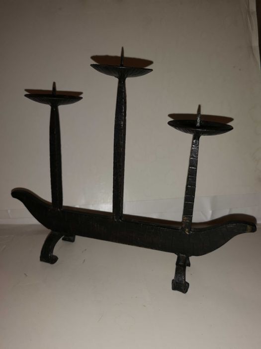 Kuty stalowy świecznik