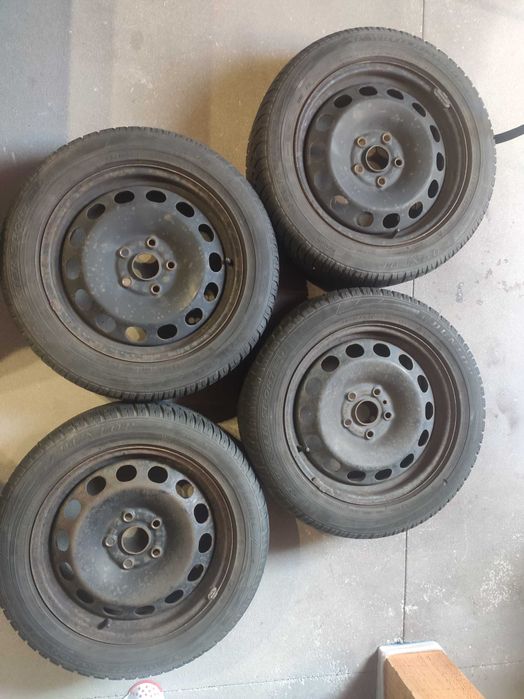 Zestaw opon zimowych DUNLOP 205/55 R16 + Felgi