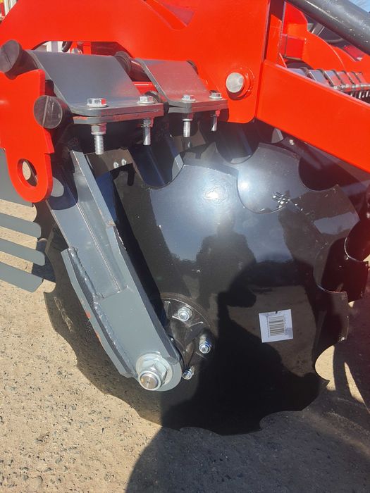 Brona Talerzowa 2,5 Wał daszkowy hydrauliczny  talerze fi 560