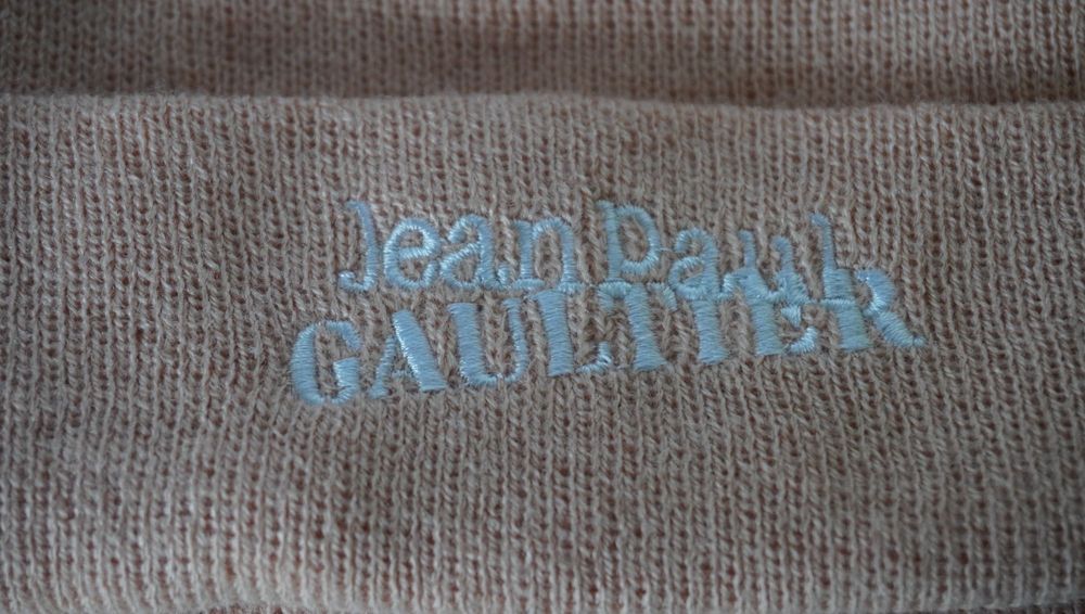 Jean Paul Gaultier czapka beanie zimowa drip pudrowy róż logo