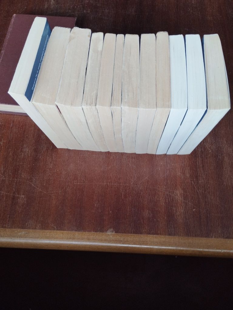 Фэнтези и Фантастика (42 книги по 40 грн.).