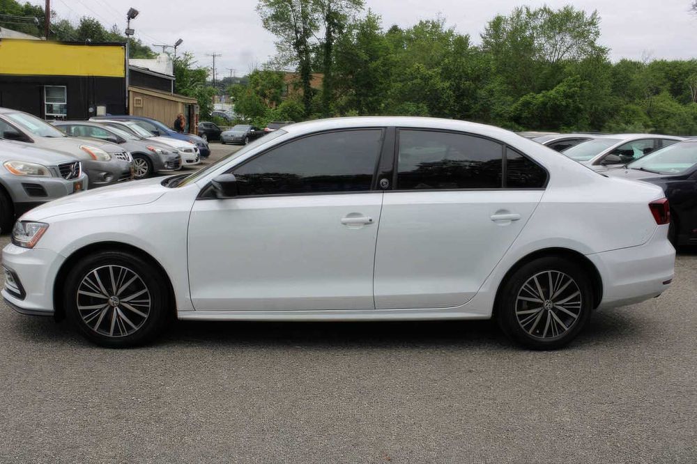 Volkswagen Jetta      2018