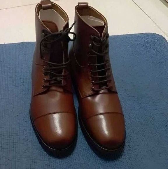 Vendo botas para mulher (tamanho 38) novas em pele genuína!