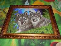 Картина вышитая чешским бисером "Пара волков под луной" в рамке