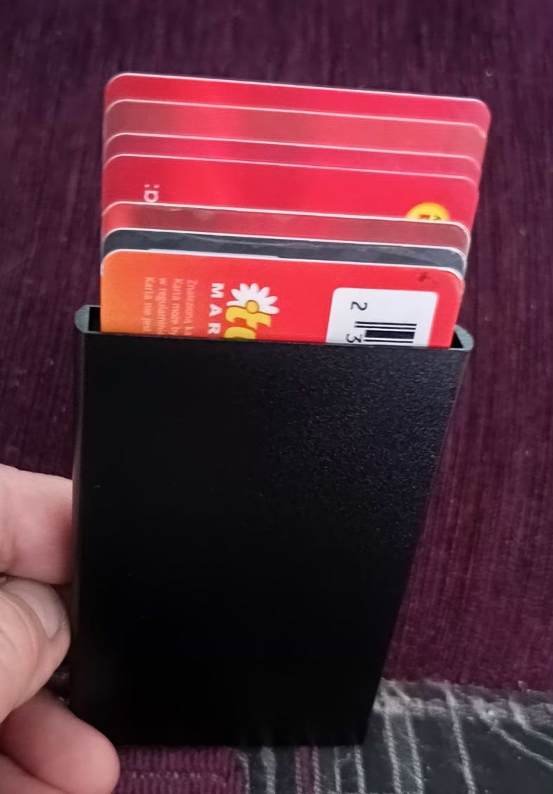 Etui na karty kredytowe,marketowe itd