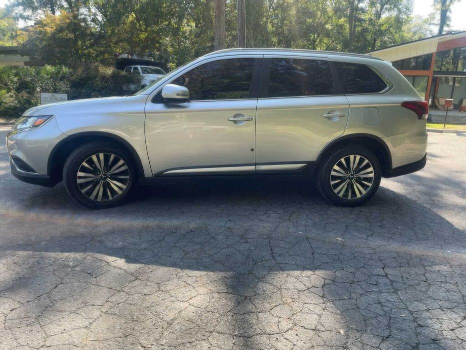 Mitsubishi Outlander LE      2020