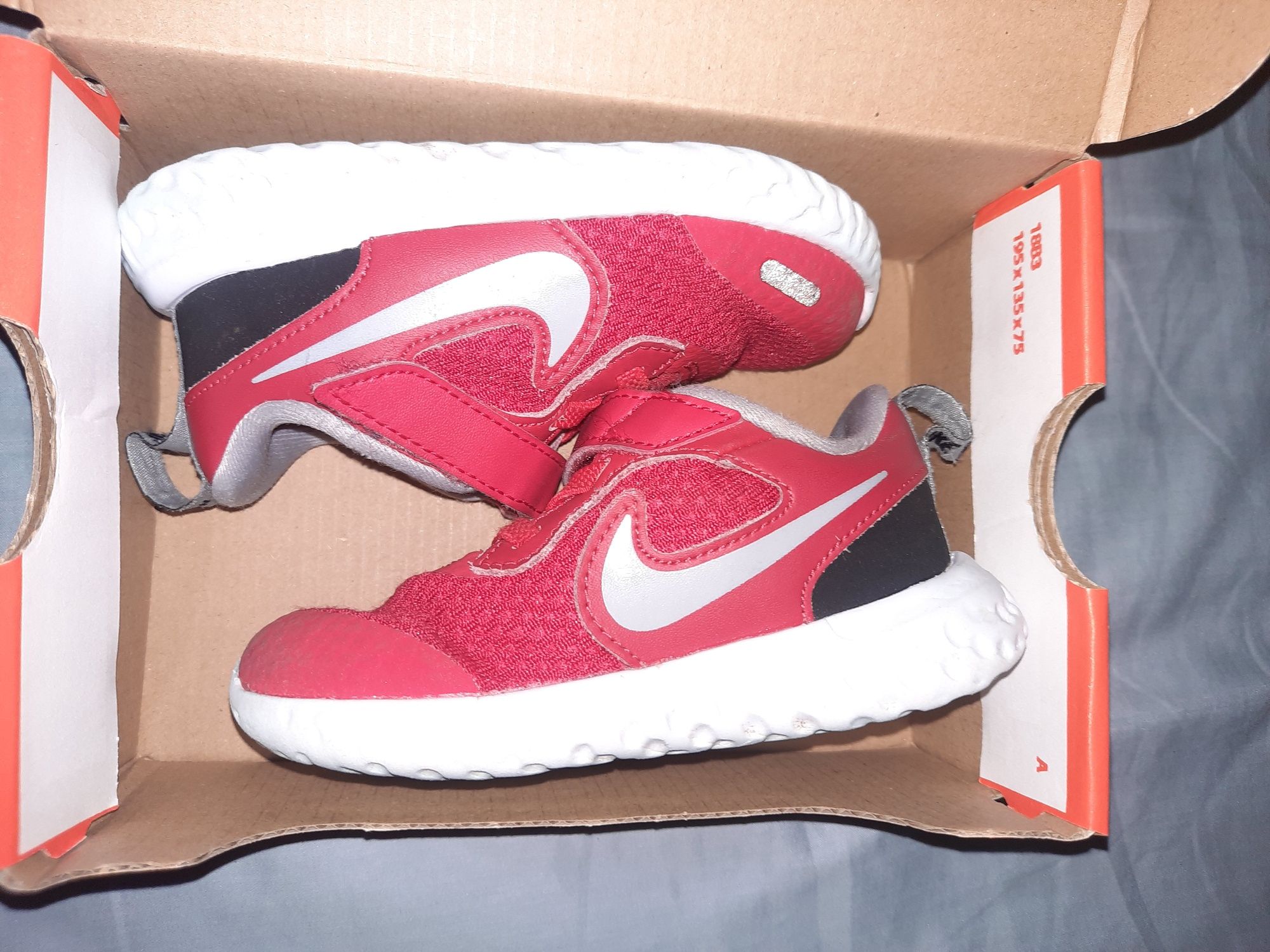 Tenis Nike Revolution 23,5