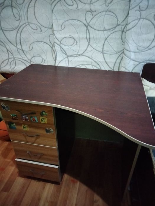 Срочно  Письменный стол