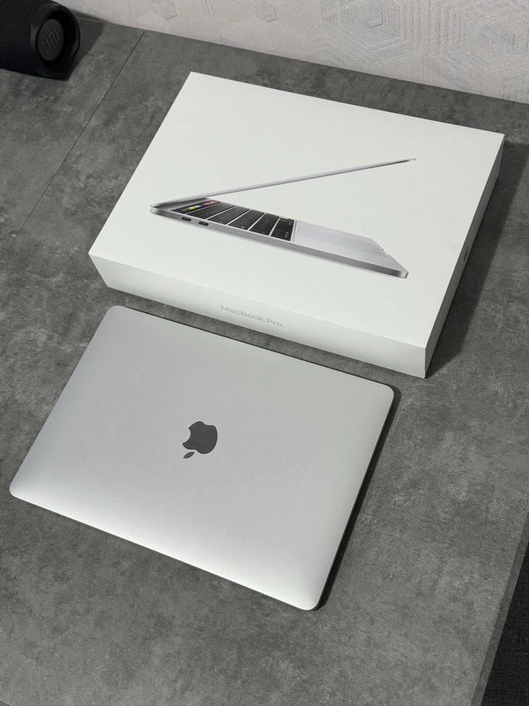 Apple MacBook Pro 13 2020 i5/8GB/256GB SSD with TouchBar