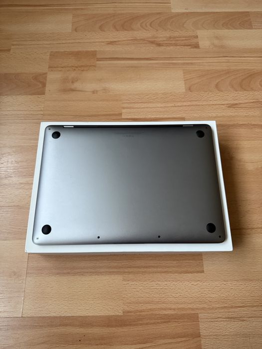 MacBook Pro 13 2020 i5 / 8 GB / 256 GB Space Gray