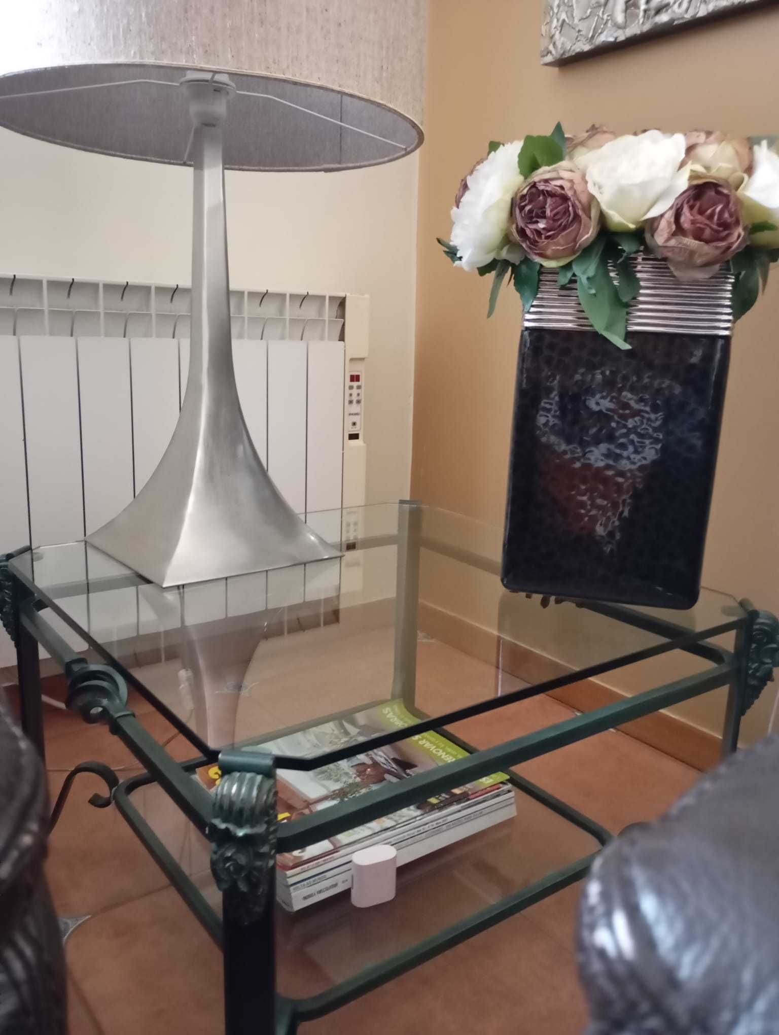 Mesa de sala de jantar (cadeiras incluídas) e mesa de apoio