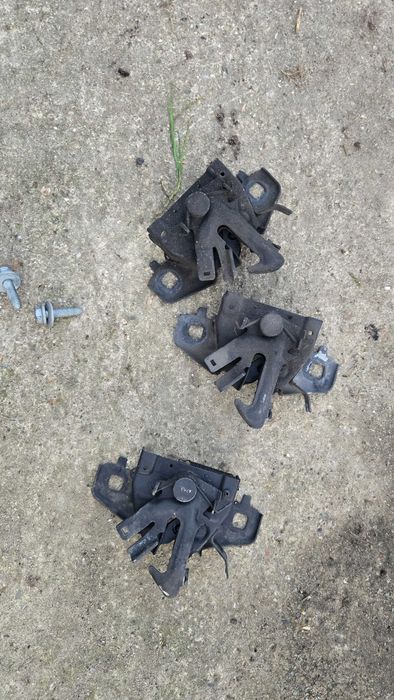 Renault master IV zamek maski