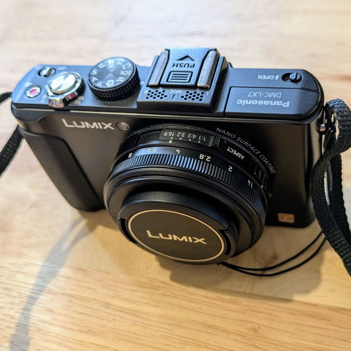 Panasonic Lumix DMC-LX7 – jasny obiektyw f/1.4, RAW, bardzo dobry stan
