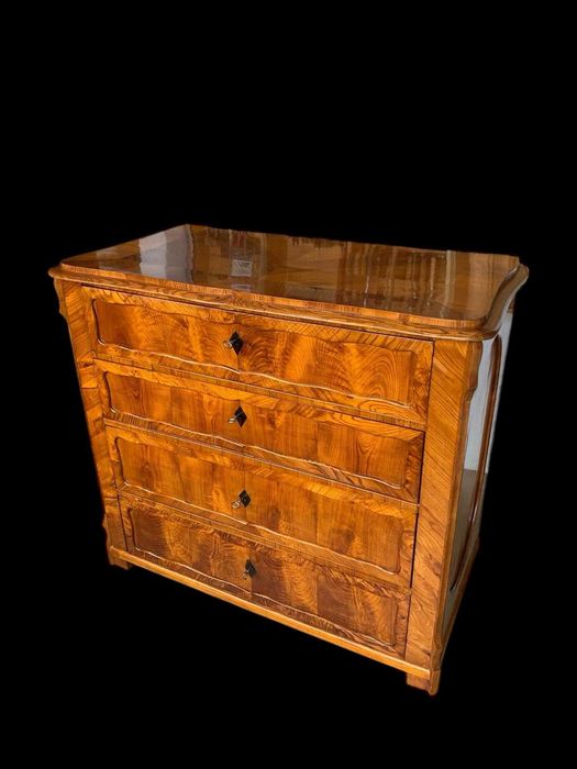 komada obłogowana wzorzystym jesionem