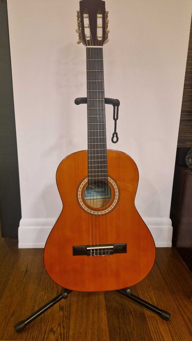 Gitara klasyczna/akustyczna ze stojakiem i pokrowcem